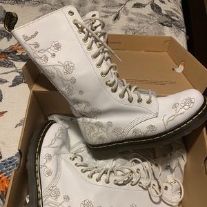 Dr. Martens Size 6 US Excellent condition